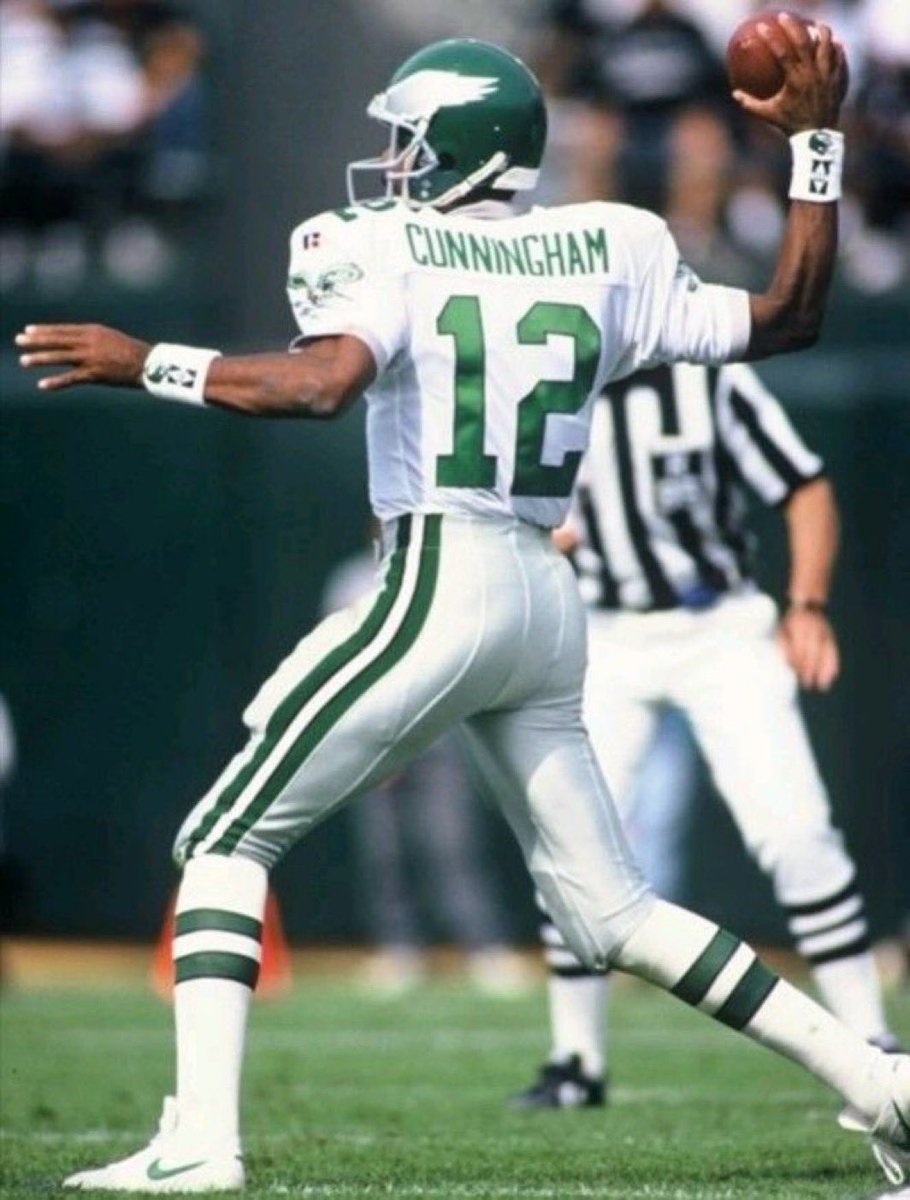 Super70sSports's tweet image. I’m not saying Randall Cunningham should be in the Hall of Fame but he was better than some quarterbacks who are in there.
