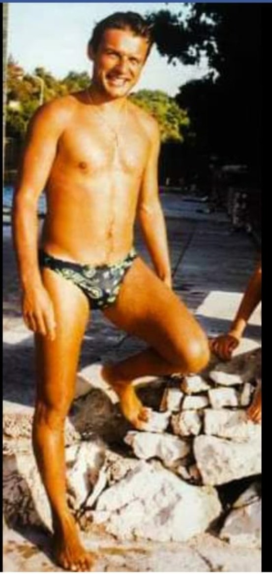 inORDnung_all3s's tweet photo. total Speedo death 
@colomo214 @MarquisKartaga 
#Mudante https://t.co/H6DgQT4Ovx