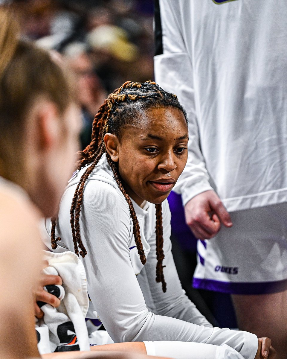 JMUWBasketball's tweet photo. Z did her thing yesterday 🙌

✔️ 9 Rebounds (Career High)
✔️ 9 Points
✔️ 6 Assists
✔️ +26

#GoDukes | @kiyamoney6 https://t.co/vSJdlsuUOv