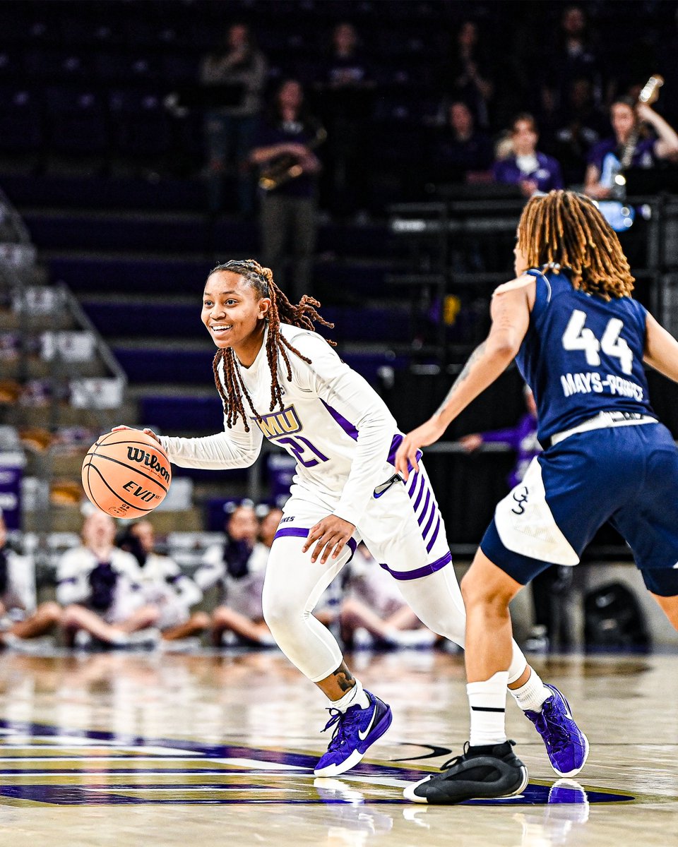 JMUWBasketball's tweet photo. Z did her thing yesterday 🙌

✔️ 9 Rebounds (Career High)
✔️ 9 Points
✔️ 6 Assists
✔️ +26

#GoDukes | @kiyamoney6 https://t.co/vSJdlsuUOv