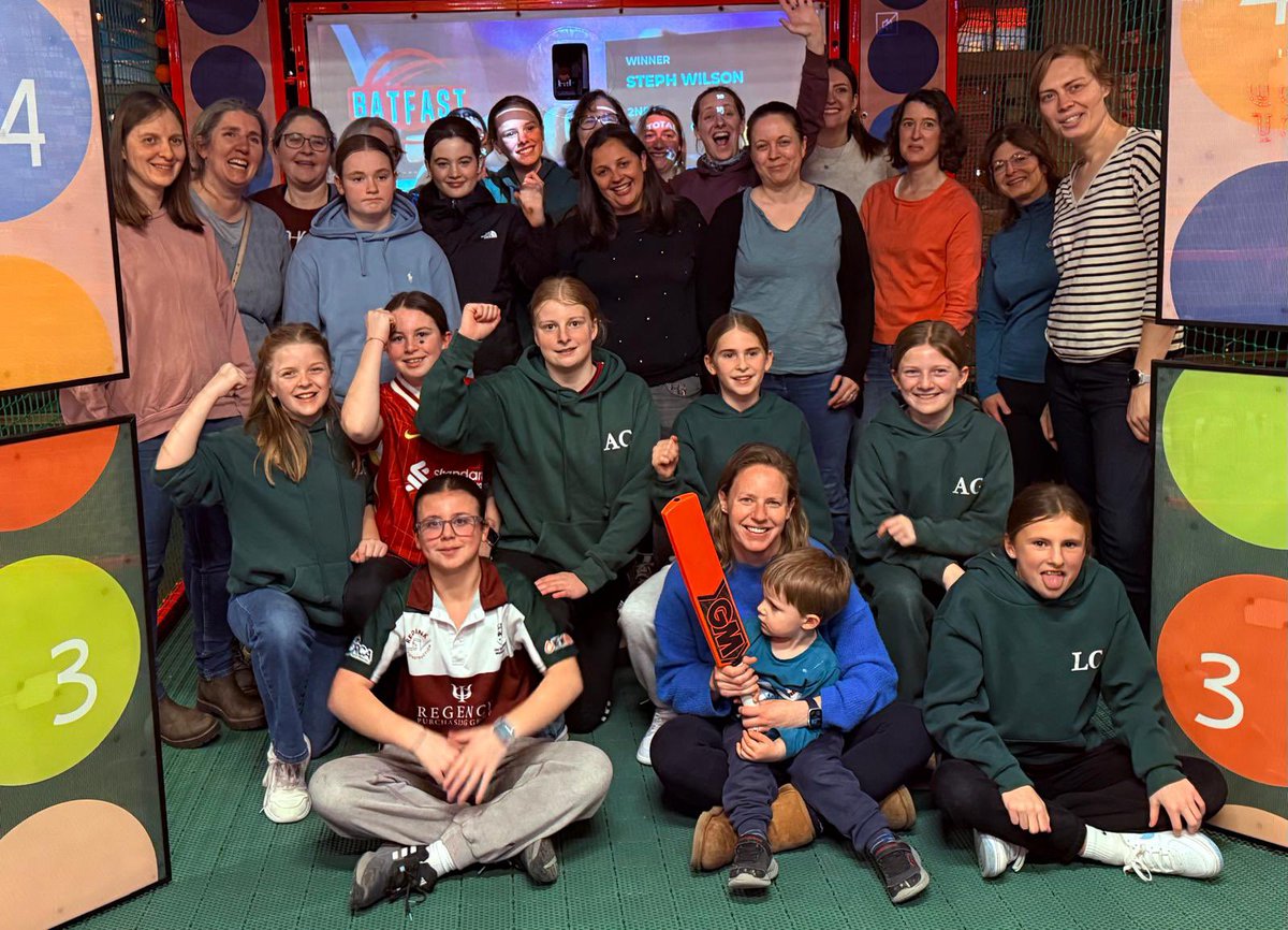 Fantastic social for the OBW’s girls <a href="/sixescricketuk/">Sixes Social Cricket 🏏</a> this weekend 🏏

Even better framing on the photo so we can all see who won 😂 

#BringYourFire