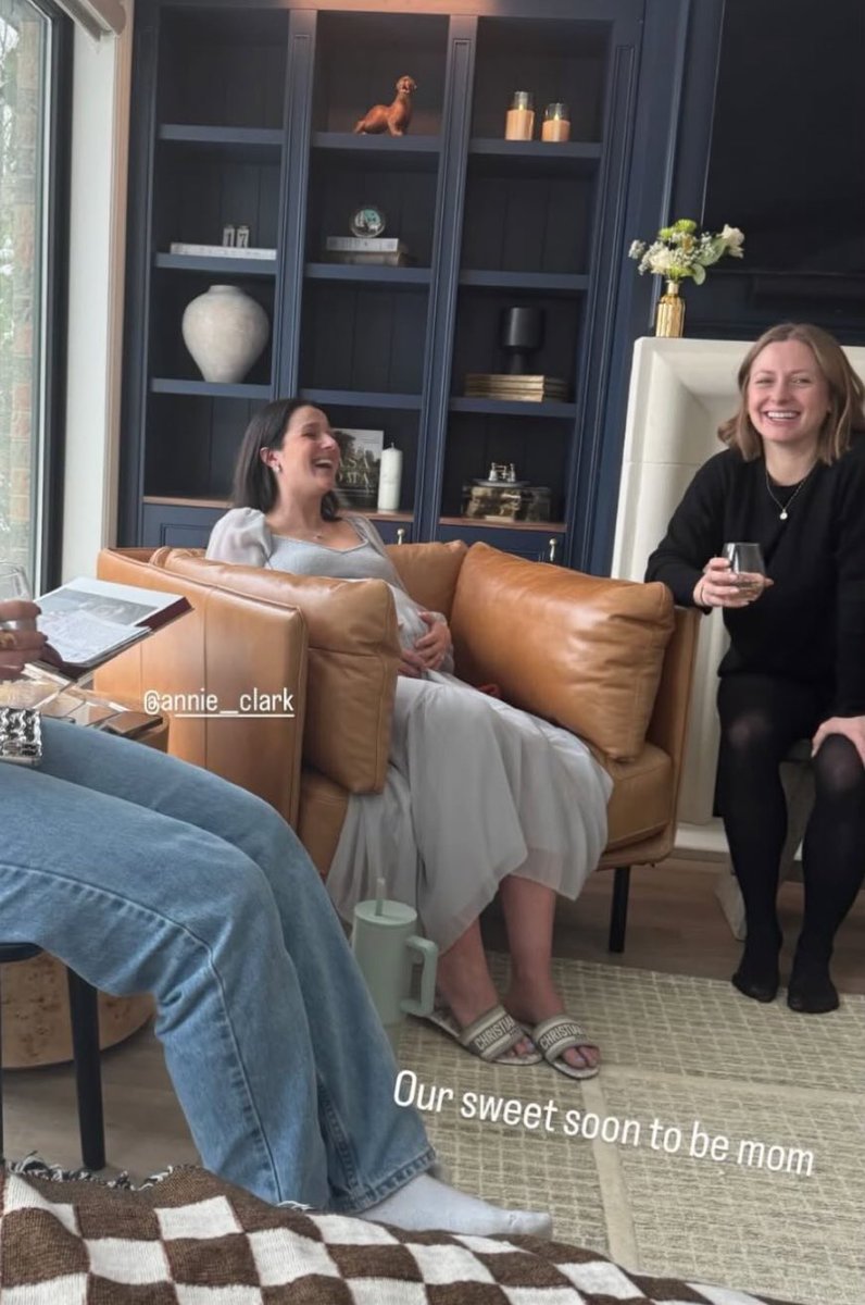 clare_e23's tweet photo. Charlotte being at Annie’s baby shower🥹 https://t.co/CcOgDhqnj6