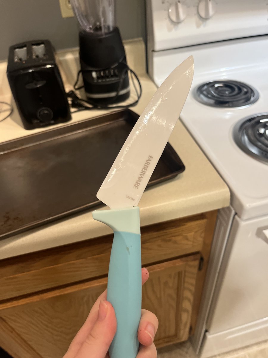 sarahedoherty99's tweet photo. @FarberwareCook I purchased this knife on 12/30/2024. I used it for the first and only time on 12/31/2024. I was using it to cut a mushroom, and suddenly the top of the blade completely bent up. Pieces of the ceramic blade broke off into food. https://t.co/F4bWIq2ujZ