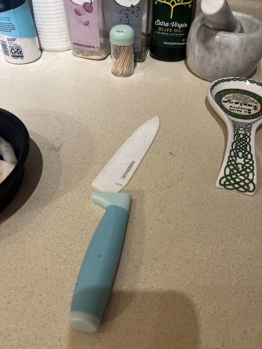 sarahedoherty99's tweet photo. @FarberwareCook I purchased this knife on 12/30/2024. I used it for the first and only time on 12/31/2024. I was using it to cut a mushroom, and suddenly the top of the blade completely bent up. Pieces of the ceramic blade broke off into food. https://t.co/F4bWIq2ujZ