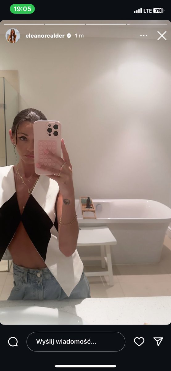 fpeleanorcalder's tweet photo. The most beautiful woman in the world 😍 Eleanor new post story ❤️ 12/01/2025 🫶🏻 #eleanorcder https://t.co/VL0uDeLUsj