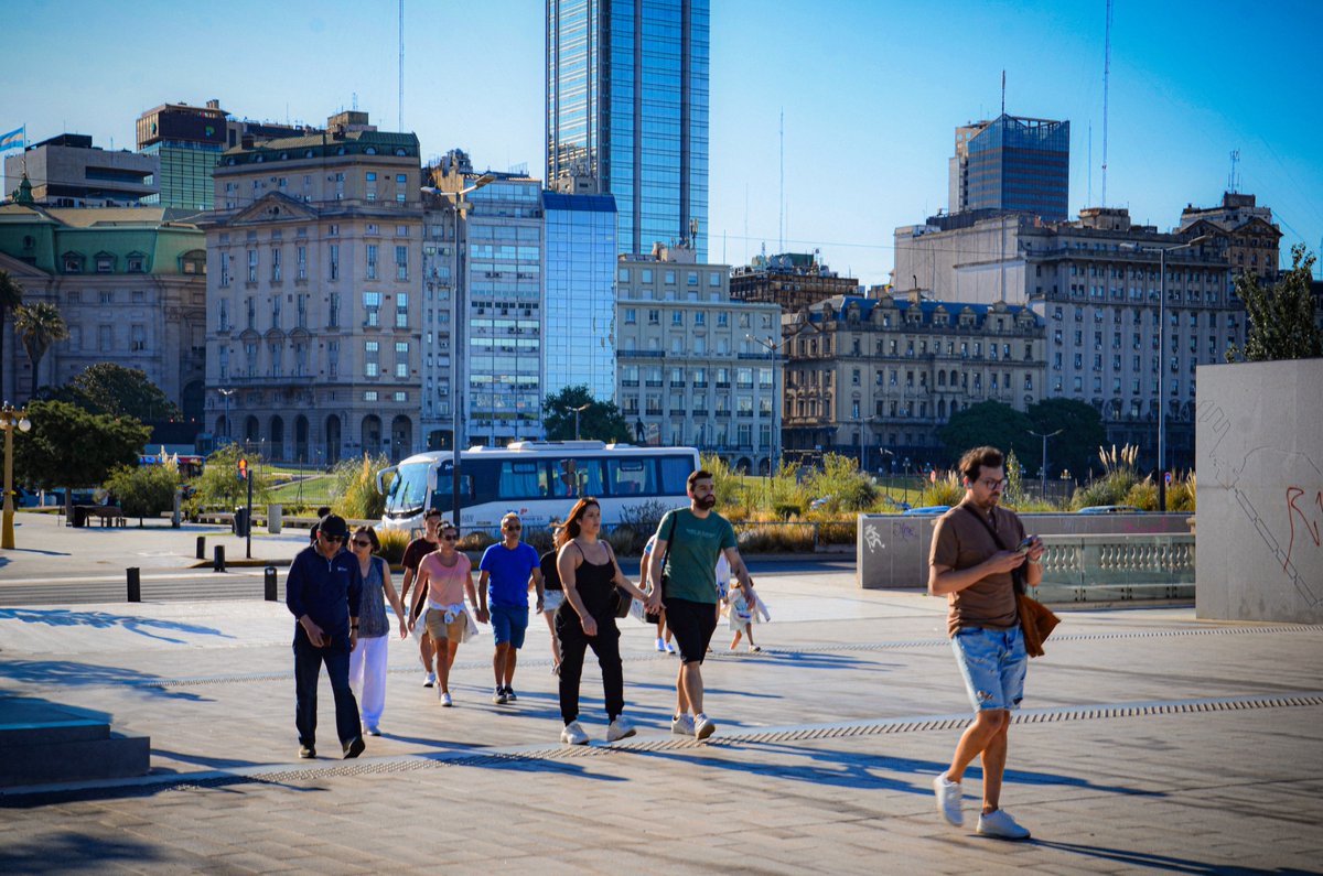 LOmarPhotograph's tweet photo. The Light of the City, Buenos Aires, 2025 https://t.co/fB1MEqjY49