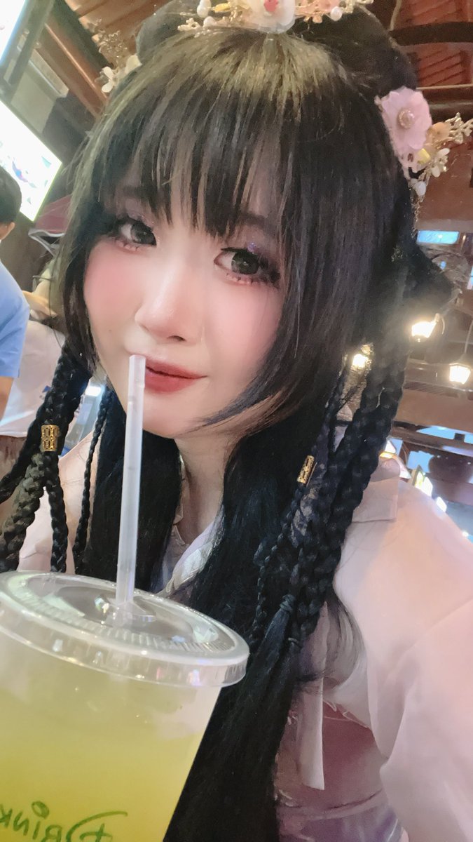 flolotwit's tweet photo. ♥️🧧 https://t.co/BLPvQJSAzC