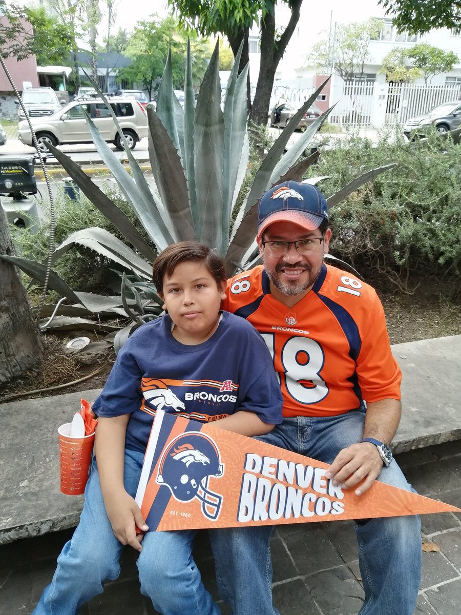 #NFLEnTelevisa apoyando a los <a href="/Broncos/">Denver Broncos</a> desde Guadalajara #BroncosCountry