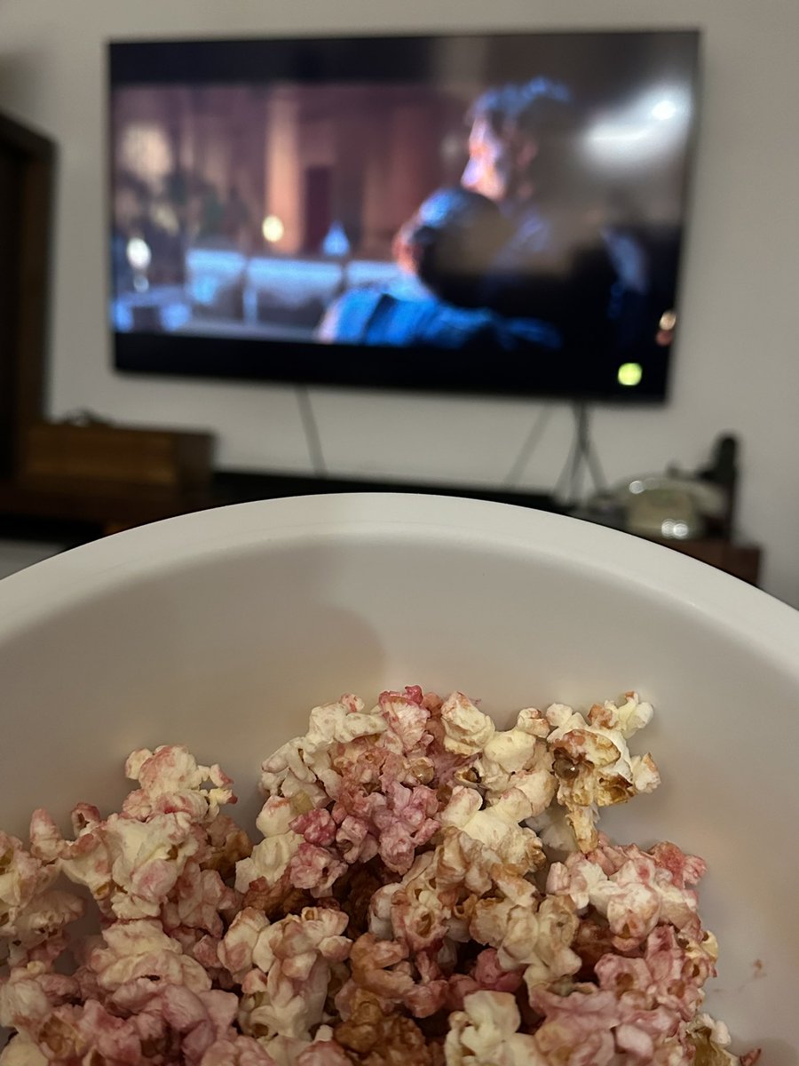 jflopez68's tweet image. Palomitas y “El Conde de Montecristo” en la previa del derbi.
#viscaelbarça 
#sofaymanta