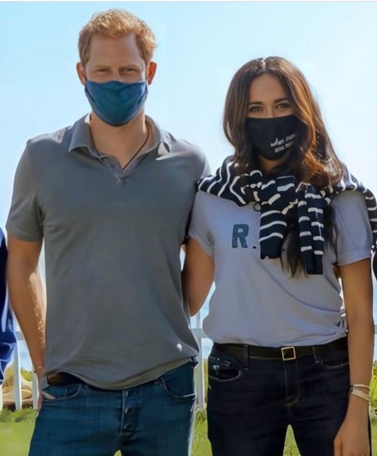 Catsinacradle24's tweet photo. When you're a royal couple, but also a power couple. #PrinceHarryandPrincessMeghan ๐
#WithLoveMeghan #Ultimatepowercouple ๐ฅ https://t.co/ArF6T3bFV2