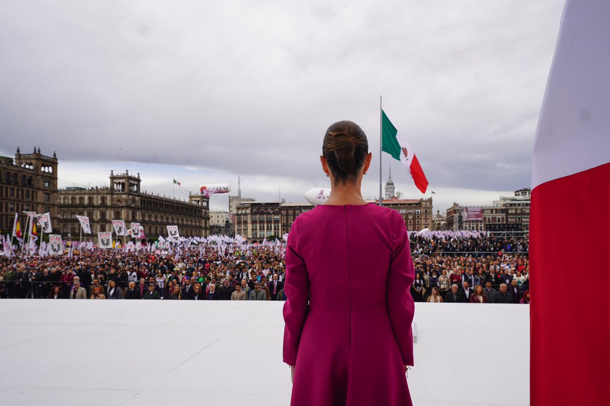 CFEmx's tweet photo. #100DíasPresidenta | Se recuperó a la CFE y a Pemex como empresas del pueblo de México después de su larga privatización, así lo destacó la presidenta @Claudiashein https://t.co/eMrc38XY5L