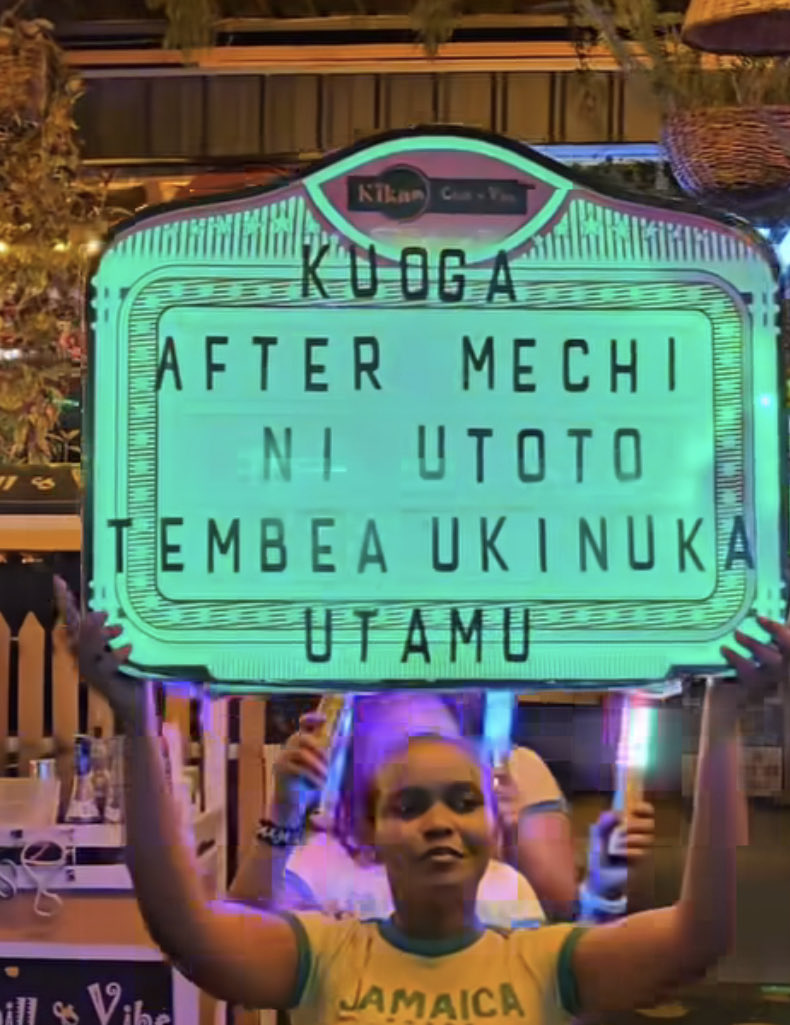 ze_mandevu's tweet photo. Watu wana ufala sana eti "tembea ukinuka utamu"😂 https://t.co/gvepYuY6uJ