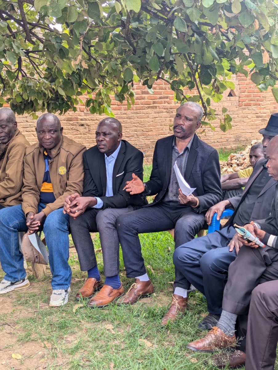 dayashankar33's tweet photo. Community leaders understand local social, cultural norms to effectively engage with their communities. This helps build trust ensure respect and tailor activities that resonate with the community's values.Leaders can foster active participation and drive positive change. #SBC https://t.co/xryENIJUPr
