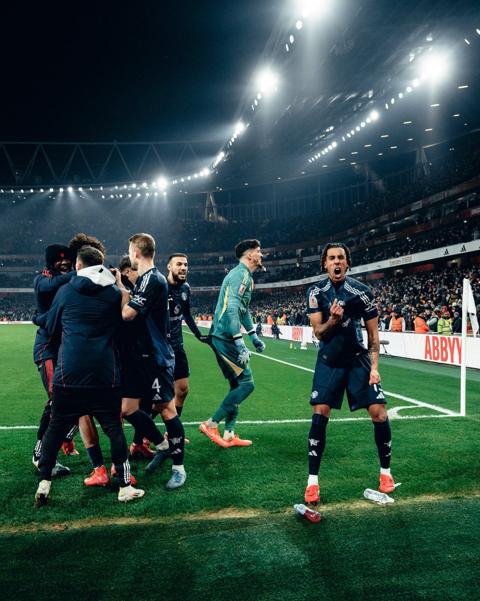 StatmanDave's tweet photo. The Manchester United team that finished the game against Arsenal had an average age of 24.4.

The future is bright. 🌟 https://t.co/2FIxzGhllY