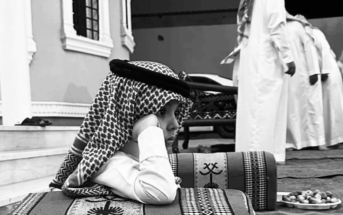 ماغير اهوجس تقول مضيعٍ حاجه
وآخذ واسند على روحي واهرجها ..