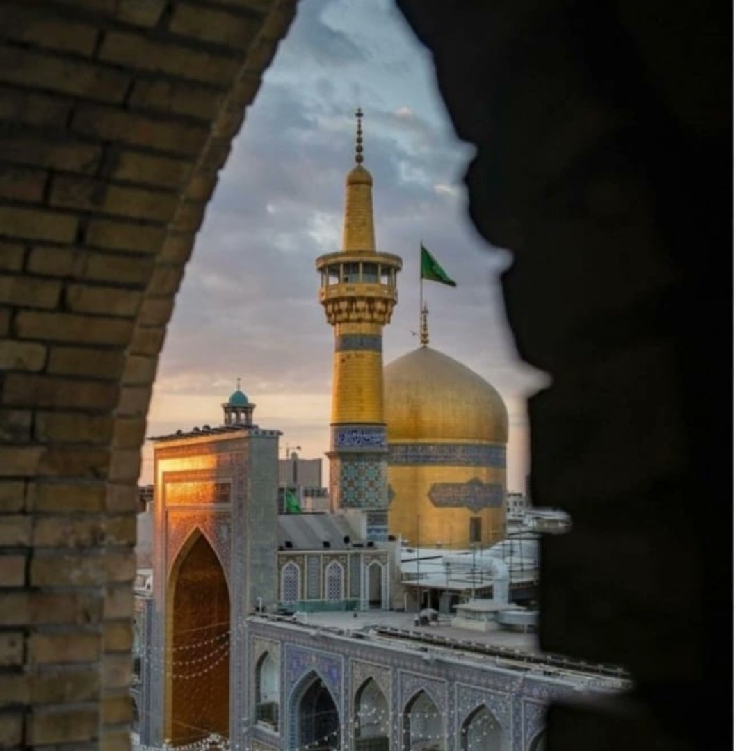 أَنْتَ المِغِيْثُ لِمَنْ مَاتَت عَزائمُهُ ..
أَنْتَ الرَّحيمُ بمَن قَد هَدْهُ التعُبُ .!
.
.
.
…