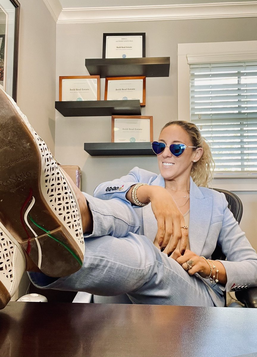 Elizabethkayfit's tweet photo. Feeling Fly & Flexing my otd 😎 It’s fun to dress up for no reason occasionally
Watch the mood shift when your otd is on fleek
#flexinfox https://t.co/KVG07lxXwH
