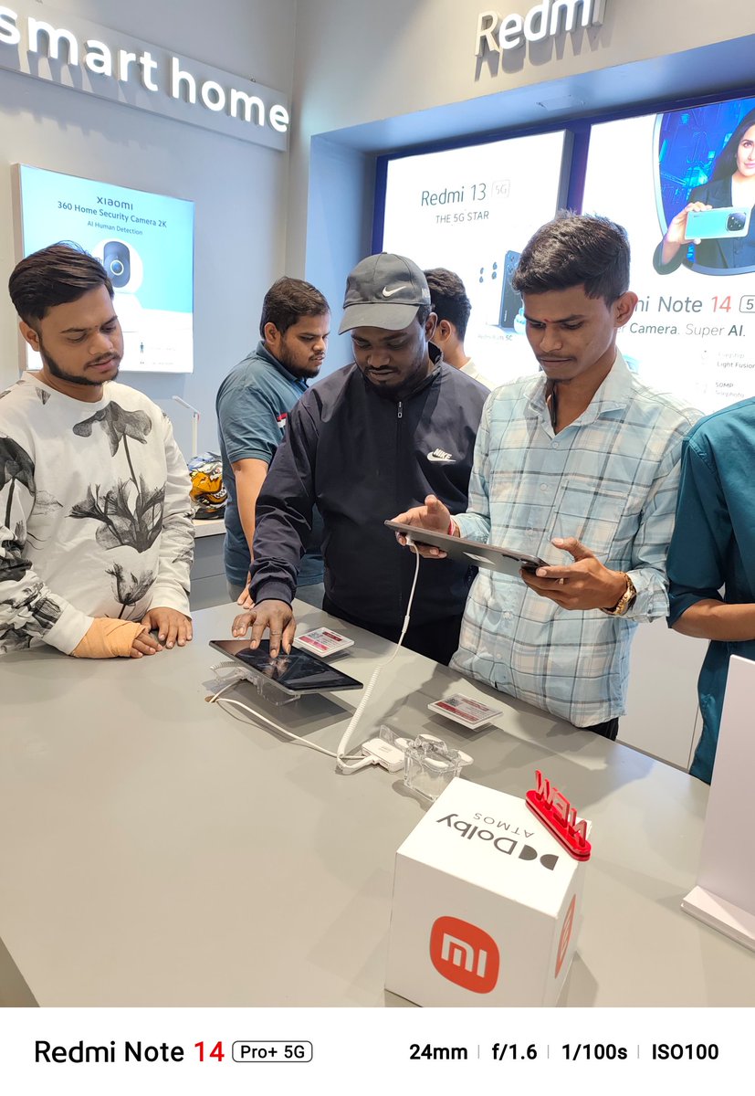 Pranay8051's tweet image. Delighted to have explored the beautiful #Redmi14C 5G and meetup of @MiFCPune – these devices are truly next-level! 💻📱
.
.
.
.
.
#MIFCPune
#Redmi14C5G
#XiaomiIndia
#redmiindia
#redminote14series