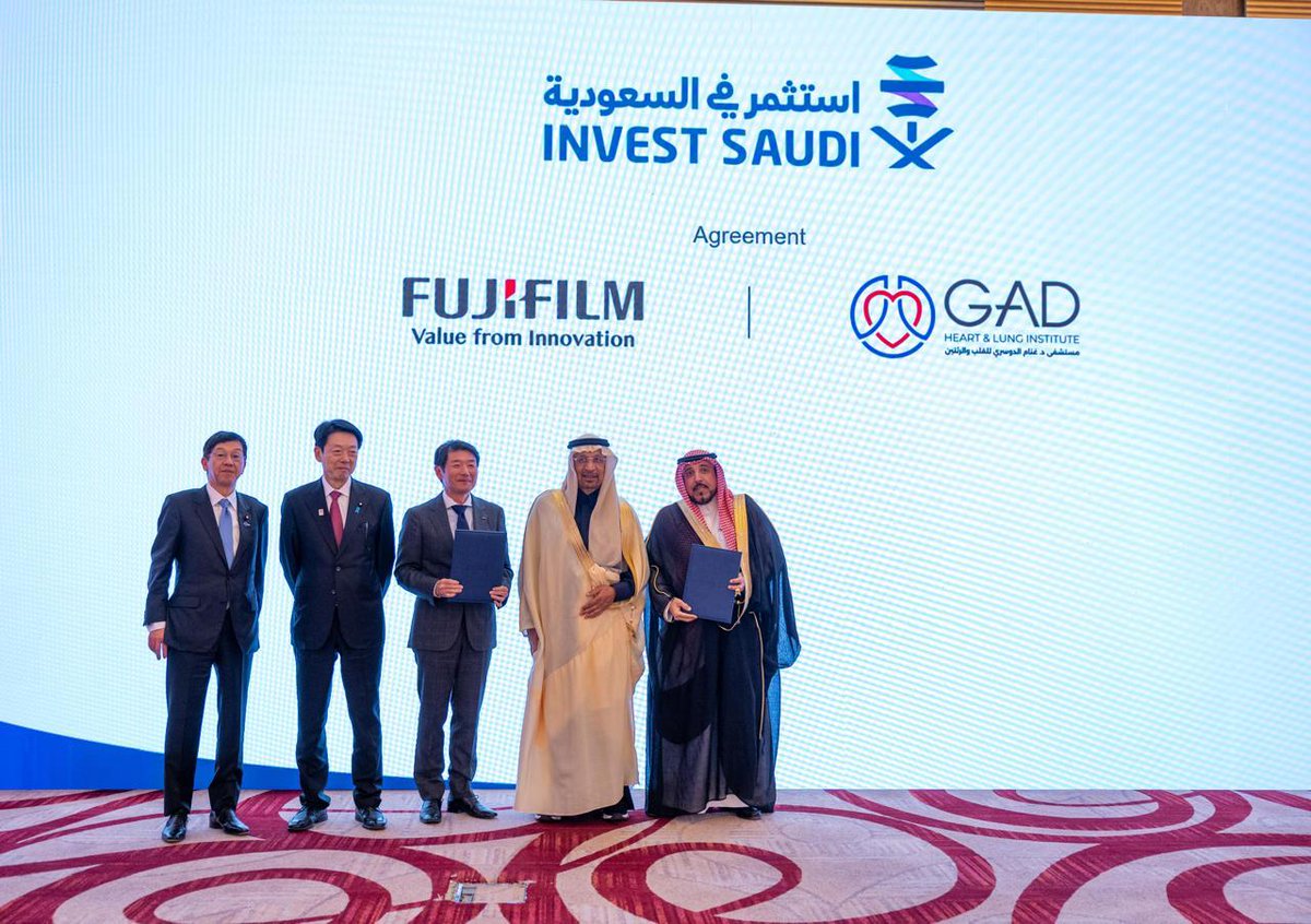 خلال اجتماع مجلس الأعمال السعودي الياباني في الرياض، وبحضور معالي وزير الاستثمار الأستاذ خالد الفالح ووزير الاقتصاد الياباني موتو يوجي، تم توقيع التعاون بين مستشفى د. غنام الدوسري وشركة فوجي، لتعزيز الابتكار الطبي وفق رؤية 2030 وتقديم أحدث تقنيات التشخيص لأمراض القلب والرئتين