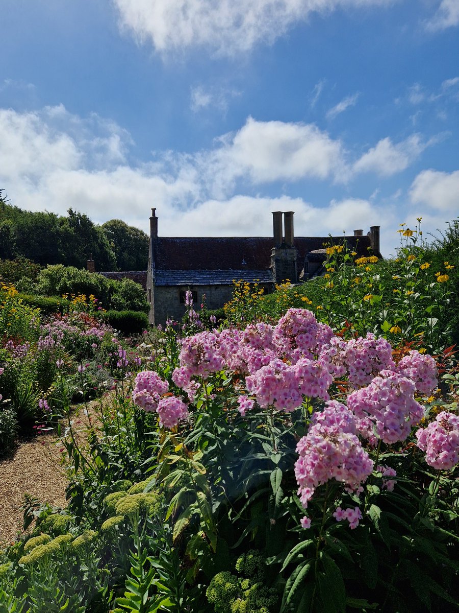 LCollie (@museumlynn) on Twitter photo Happy 130th Birthday <a href="/nationaltrust/">National Trust</a>. So glad I rejoined last year to enjoy amazing properties and spaces, like these on the Isle of Wight.
#HappyBirthdayNationalTrust
<a href="/CeliaRichards0n/">Celia Richardson</a>
🎂🎉🏛 Happy 130th Birthday <a href="/nationaltrust/">National Trust</a>. So glad I rejoined last year to enjoy amazing properties and spaces, like these on the Isle of Wight.
#HappyBirthdayNationalTrust
<a href="/CeliaRichards0n/">Celia Richardson</a>
🎂🎉🏛