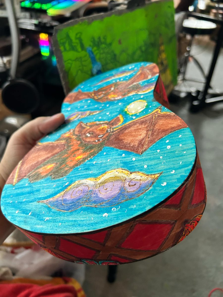 ZeekieZu28's tweet photo. Ukulele body is finished with both burning and painting! https://t.co/PrfzvPrlvq