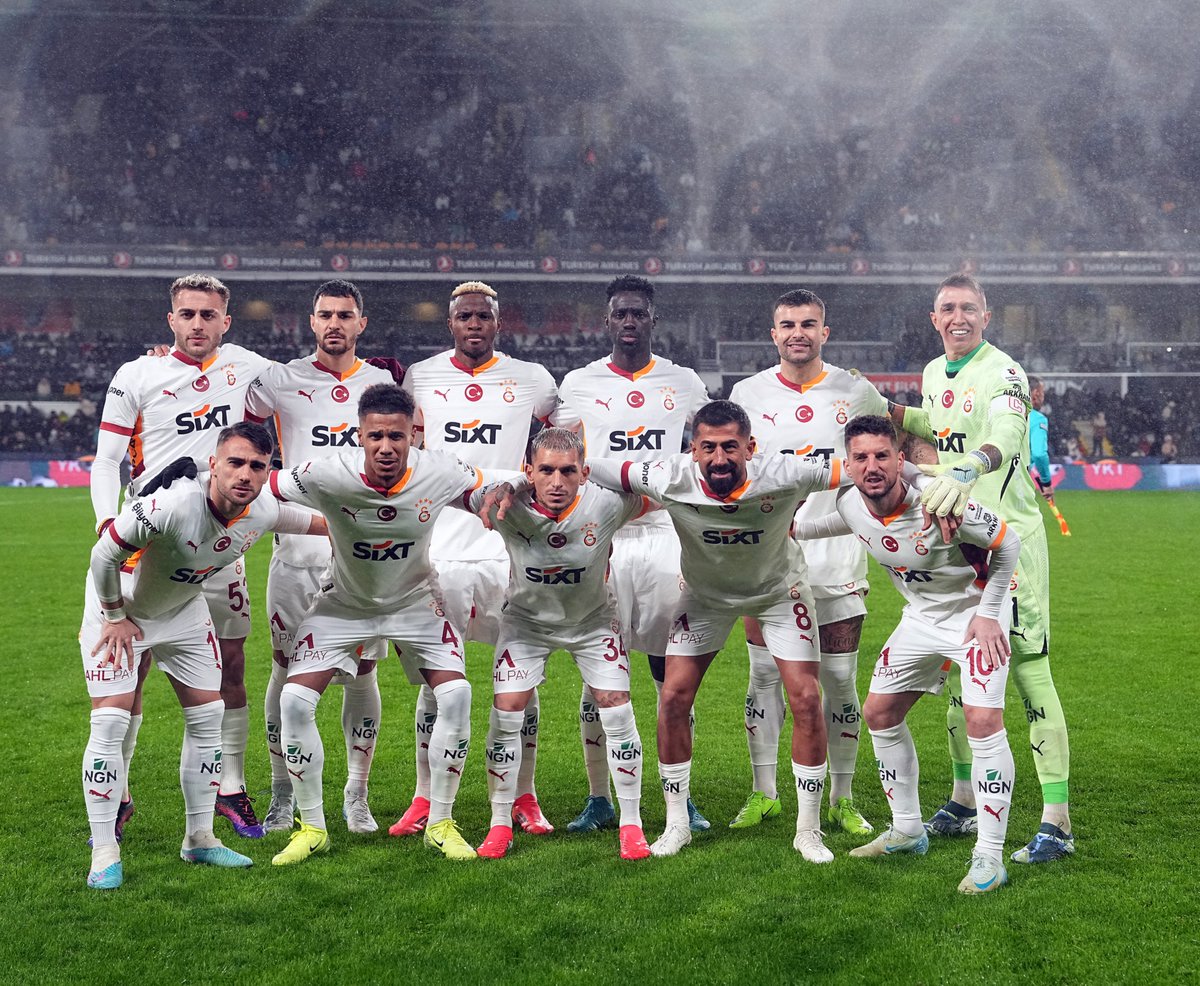 GalatasaraySK's tweet photo. Trendyol Süper Lig 2024-2025 Şamil Ekinci Sezonu’nda ilk yarıyı 𝐋𝐈̇𝐃𝐄𝐑 olarak kapatıyoruz! 🧿

#İBFKvGS https://t.co/EObfr5Iofp