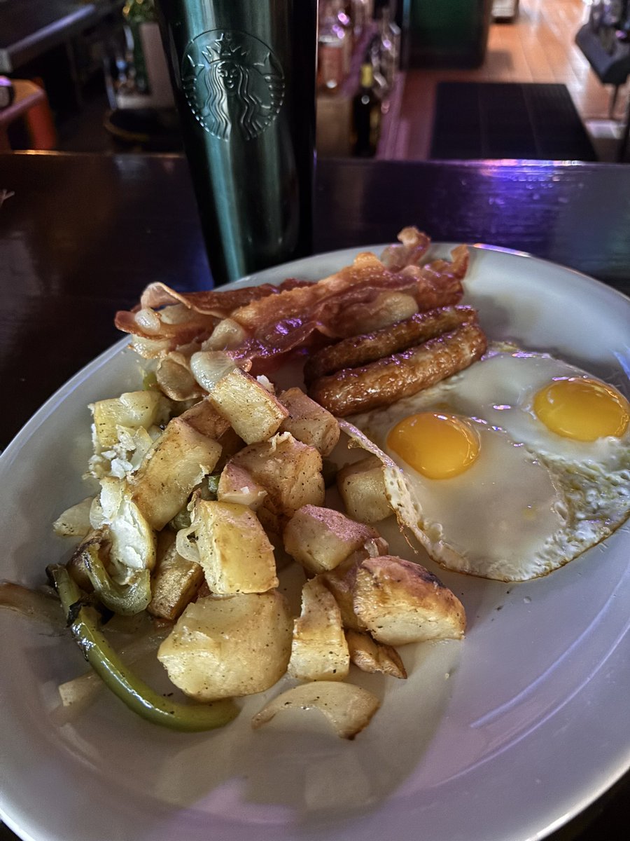 jonathan_shen7's tweet photo. Good morning! 😃🍳☕️ 🥓 #marlinbar #breakfastplate #sunnysideup #sundaybrunch #eggsandbacon #sausageandeggs #food #foodie #foodstagram #hb https://t.co/rIps2t4LDC