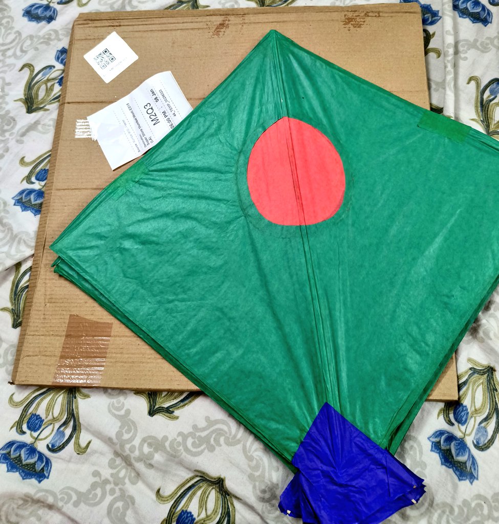 vijay_kanojia's tweet photo. Alarming to see @letsblinkit delivering kites featuring the Bangladesh 🇧🇩 flag in India! This is unacceptable and disrespectful to our national symbols.@letsblinkit, please issue a clarification and take immediate action to rectify this situation. #RespectNationalSymbols https://t.co/urJQug9oMm