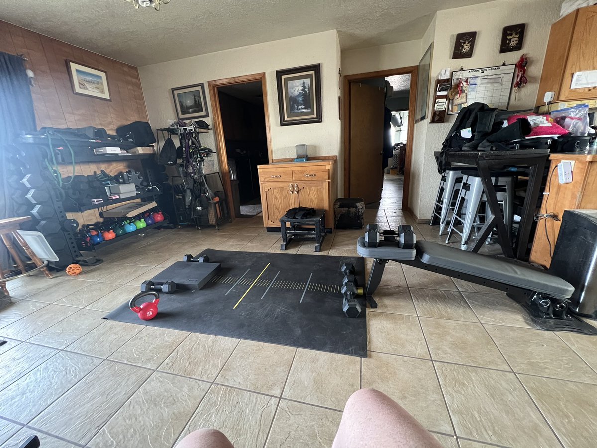Peak adulting &amp; multitasking this morning.
Folding &amp; sorting socks &amp; towels during rest periods of my Push-Press-Squat circuit.
Benefits of the home gym 💪🏼