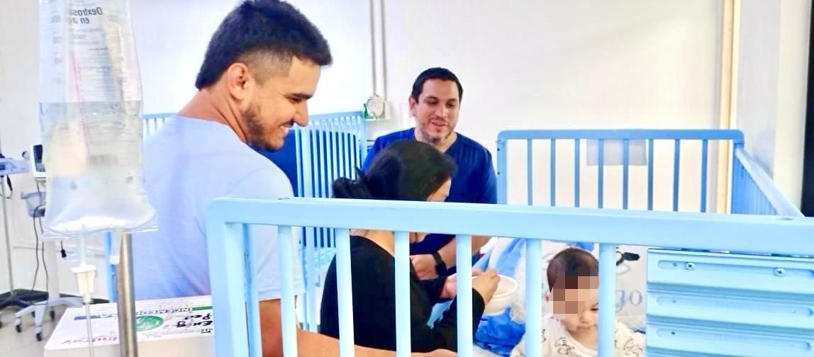 HUniversitarioG's tweet photo. Con la finalidad de garantizar una atención óptima y de calidad a los pacientes, @gabrielpaezm, director asistencial del @HUniversitarioG realiza recorrido por diferentes servicios hospitalarios:
Emergencia
UCI materno y neonatal
Laboratorio 
Imágenes 
#ElNuevoEcuadorResuelve https://t.co/Wxx3lY4P5t