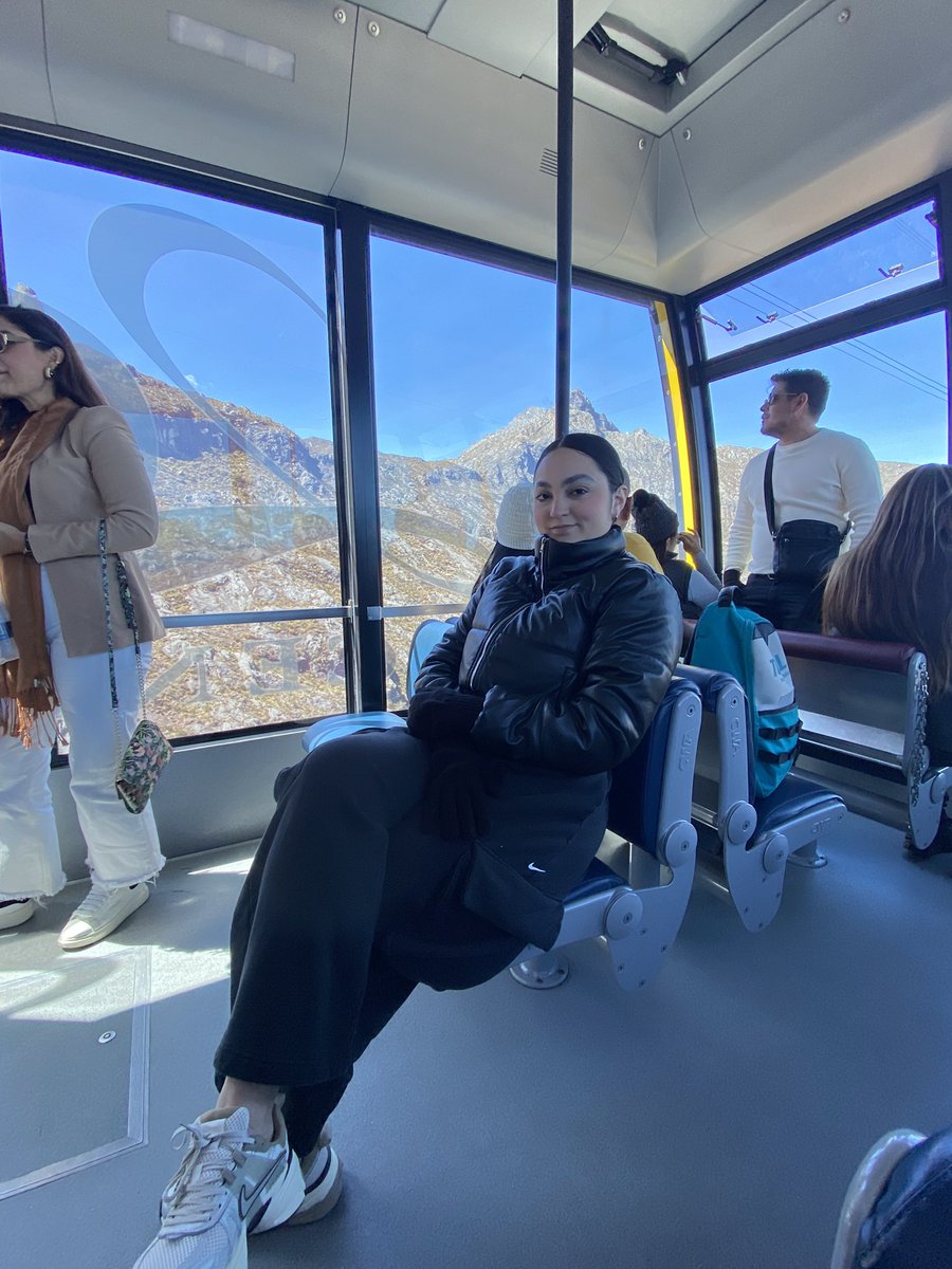 ffresaconcrema's tweet photo. hola, desde las alturas🤍❄️⛄️🚠 https://t.co/RkMJuN3Hh5