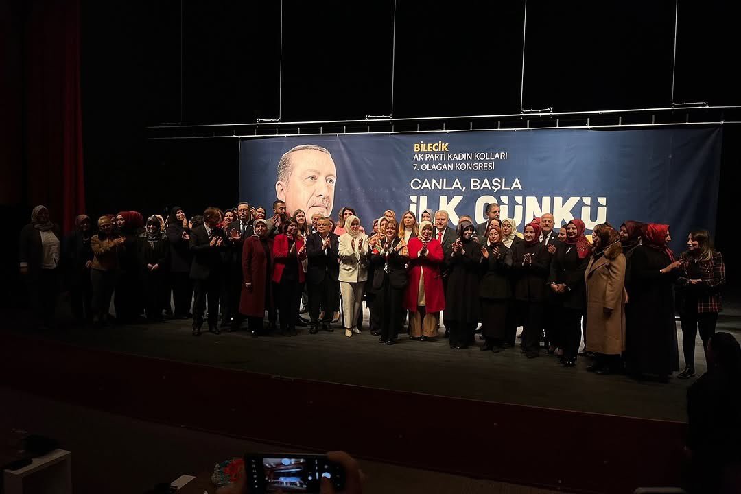 📍Bilecik
7. Olağan İl Kadın Kolları Kongremizi gerçekleştirdik.

Teşkilatlarımızın coşkulu katılımı ile AK Parti Bilecik İl Kadın Kolları Başkanı olarak seçilen Semra Aydemir Başkanımızı ve yönetimini tebrik ediyor, başarılar diliyorum.