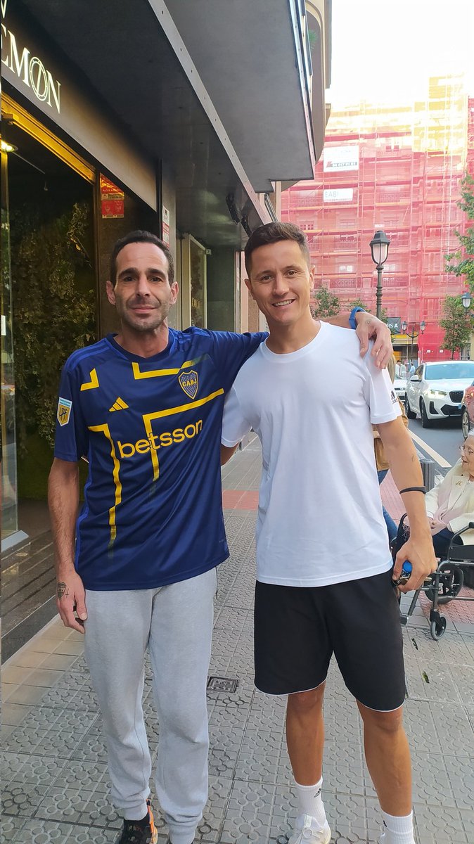 andaluz83's tweet photo. @AnderHerrera  que alegria crack !!!!! Vas a triunfar en Boca!!!!! https://t.co/3h9RjfX9wA