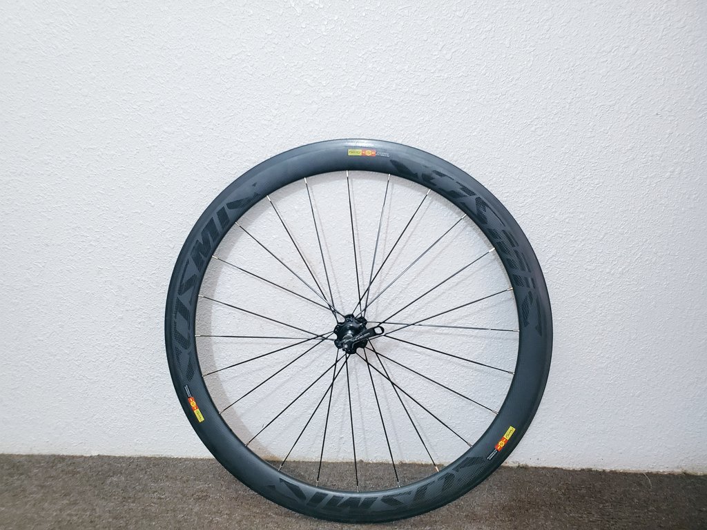 drtq111's tweet photo. @my_bicycle2 
@iAbuferas 
@belal545456 
@nakhasah 
للبيع جنوط كاربون mavic cosmic 
عمق 50mm
نظيفه وإستخدام قليل جدا https://t.co/YEGHR6VTAC