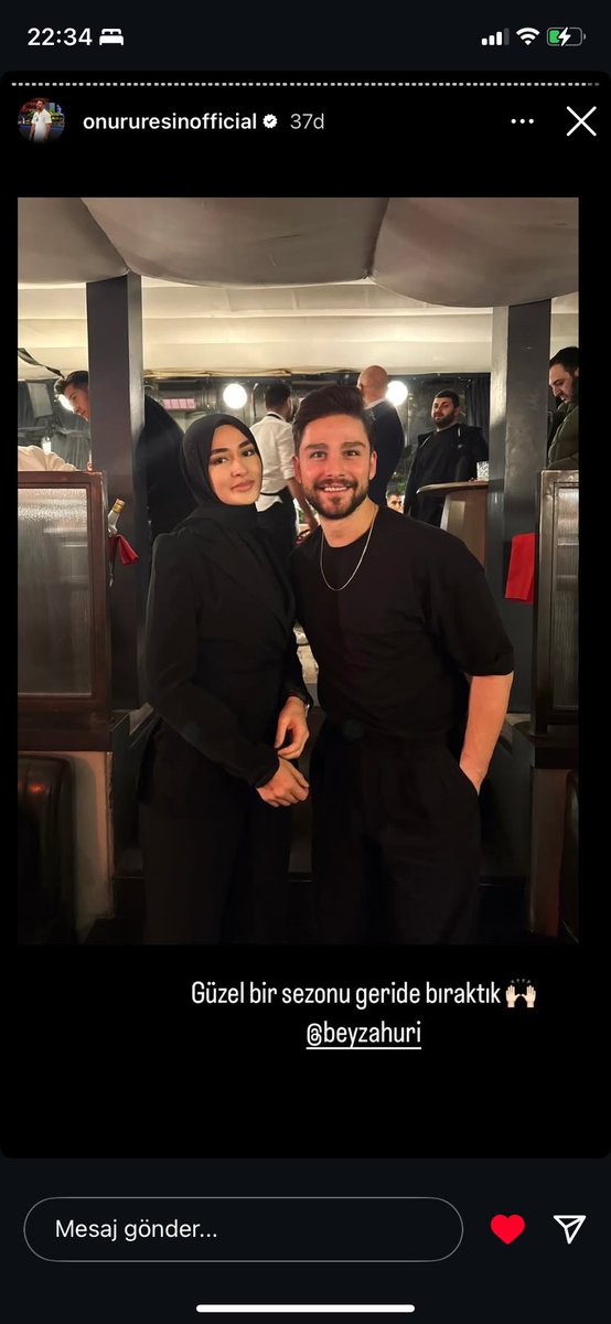 makinayuksell's tweet photo. Düğün davetiyesini kaçırmışım galiba, herkes onlarla fotoğraf atıyor, biz de bir yerden araya gireriz artık #OnBey team😂❤️
@Beyzahuriaydin @Onururesin @onbeyofc https://t.co/F1fEbWBIlA