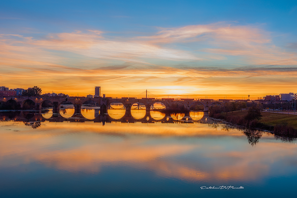 EstebanDePeral1's tweet photo. Asi ha atardecido hoy #Badajoz. https://t.co/zukZyEWQX9