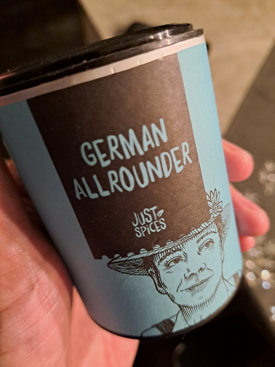 mnightbananas's tweet image. hier bitteschön einmal salz und pfeffer aber ganz schick verpackt das macht dann 6,99 du trottel haha