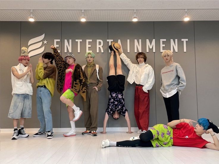 ooolyoncub13's tweet photo. I have a updated guide to E'Last coming soon so lemme know if you want to be tagged in the post when I finish uploading it to YouTube! it's great for new and old fans!! #elast #엘라스트 #엘링 #elring https://t.co/tlX9GCTKDV