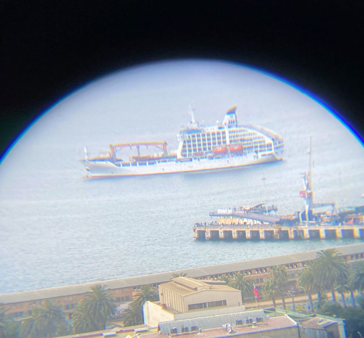 valparadiego's tweet image. Que onda este barquito en Valpo? Alguien cacha de qué es?