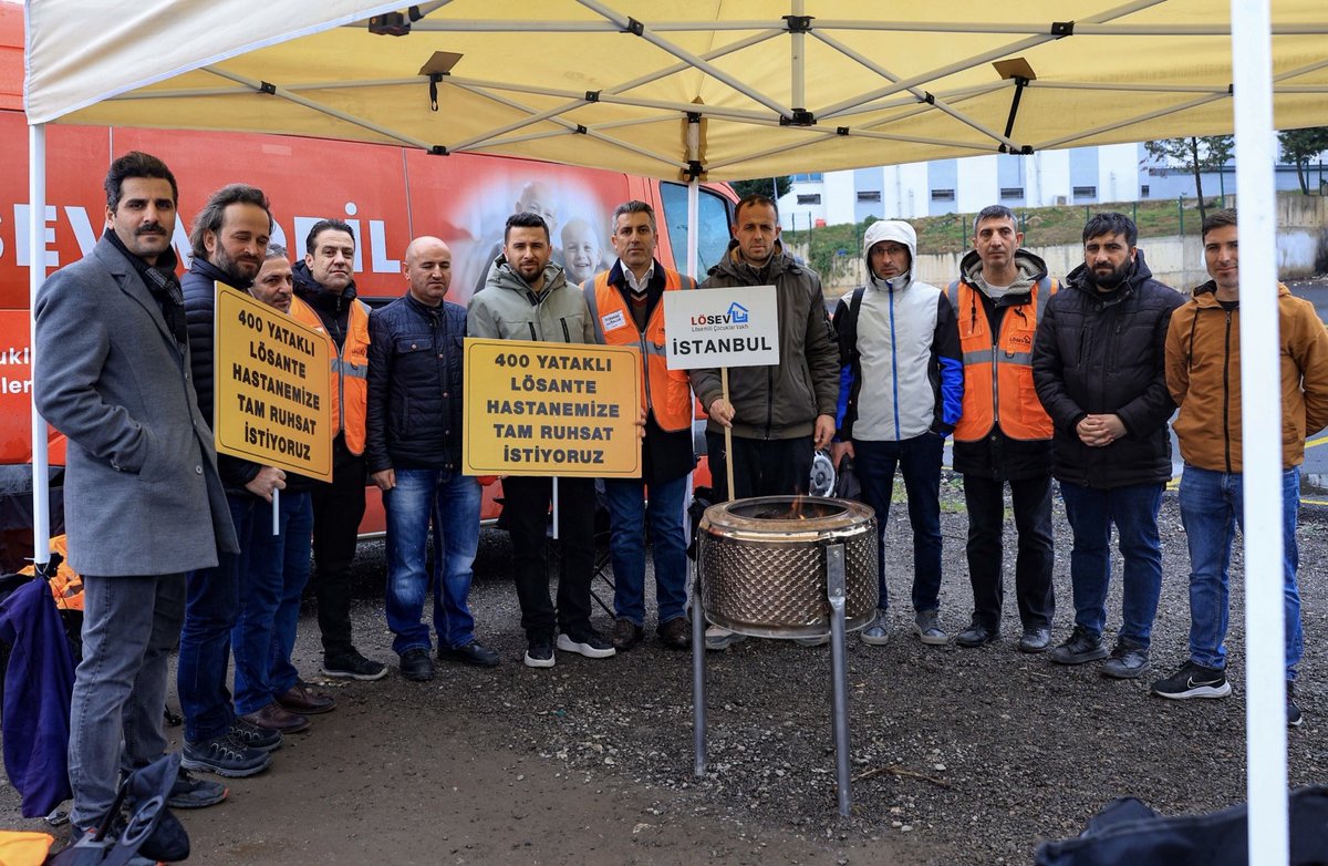 SağlıkBakanı Memişoğlu ,
 BUNA HAKKINIZ YOK ‼️
Dostlarınız ve benim de yüzüme bakıp
“evet yandaşlarına bir gecede kadro ve yatak dağıtmışlar , Lösev’in sorunlarını biliyorum,
en kısa zamanda düzelteceğim“
dediniz ve olumlu tek bir hareket yapmadınız .
SİZ NASIL DOKTORSUNUZ ?