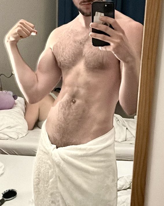 boyversworld's tweet photo. Arms grow sooo slowww but i feel like im finally making some progress 😌 https://t.co/ryRzfCqmzy