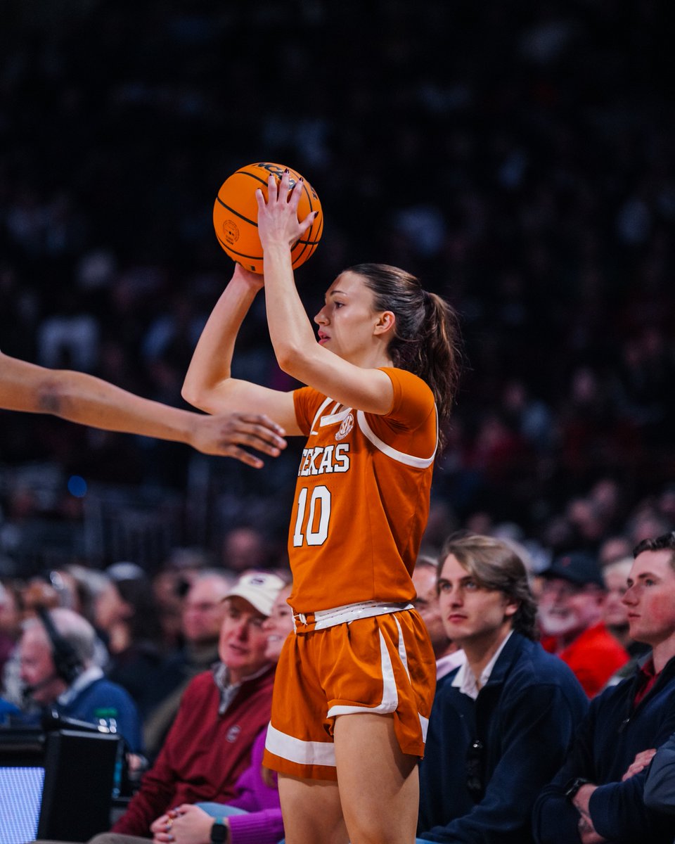 150 games played in burnt orange for <a href="/shayholle15/">Shay Holle</a> 🤘

#HookEm