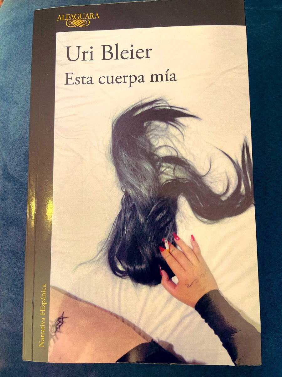 "¿Cómo yo, una puta prieta y callejera, voy a poder decir palabras tan grandes? ¿Cómo puede una, tan marginada, tan chichona, tan inyectada, hablar con un lenguaje de academia? Pues se puede"

Disfruté este ejercicio narrativo inteligente y con humor, que revela todo un universo.