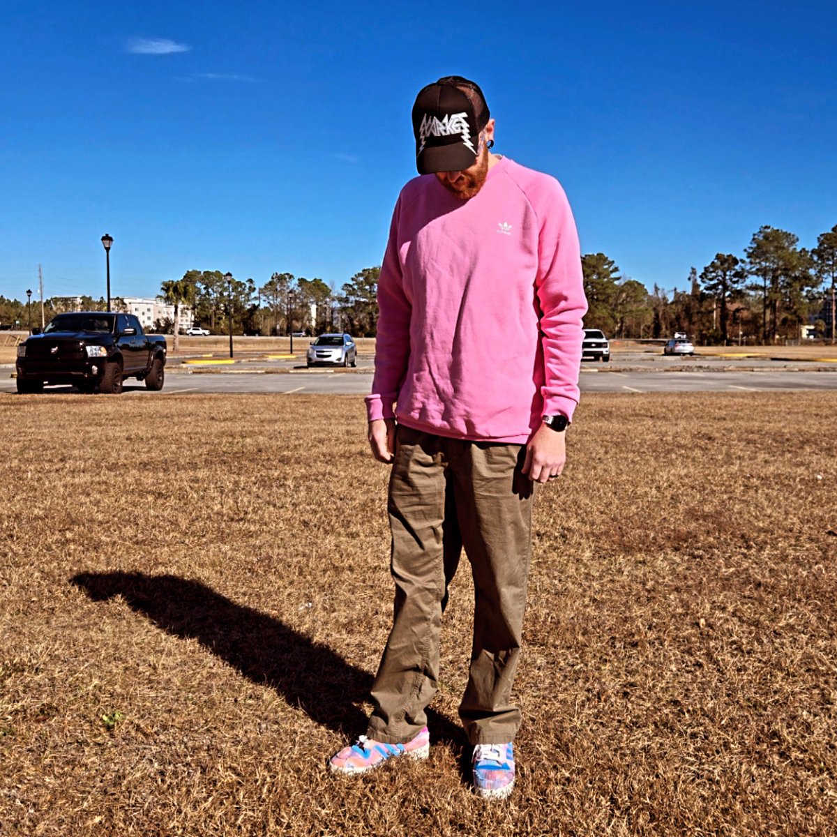 xbenzerox's tweet photo. Outside with the @adidasoriginals sweatshirt @vans pants, @market hat. Real men wear pink. Rivalry low tie dye on feet. #fitpics #Sneakerhead #outd #sneakers #sneakercollector #kotd #wearyoursneakers #whatsonfeet #yoursneakersaredope https://t.co/3n7W6RPEpN