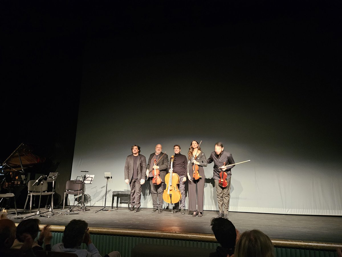 Magnífico el concierto de esta noche en el Círculo de Cámara del <a href="/cbamadrid/">Círculo de Bellas Artes - Casa Europa</a>. El <a href="/trioarbos/">Trío Arbós</a> ha puesto música a la inmortal película "El maquinista de la General" de Buster Keaton. Ya es el sexto año de este formato que combina música y cine mudo, con un resultado excepcional.