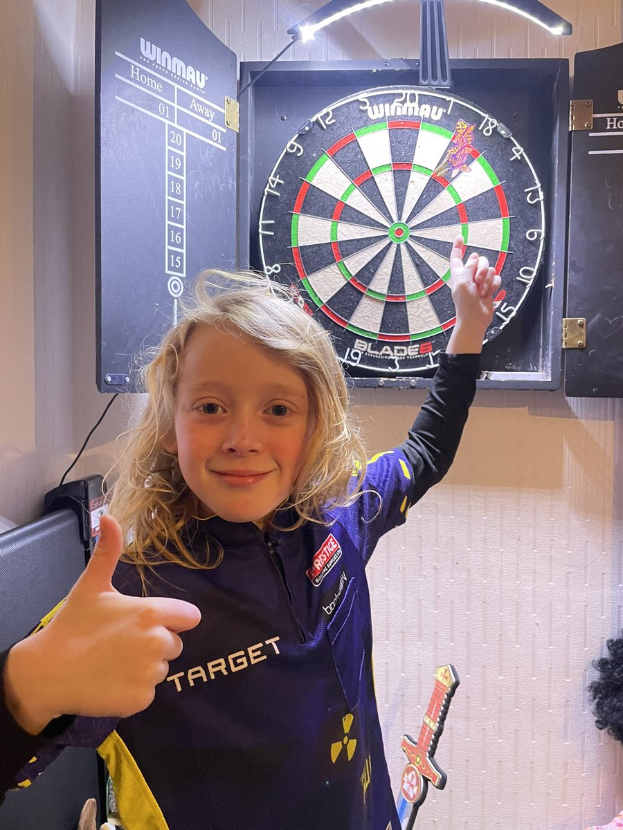 vicky_jjj's tweet photo. @LukeTheNuke180  been practicing with his new darts and is absolutely buzzing with this 🎯🤩 https://t.co/YC5SJefuV5