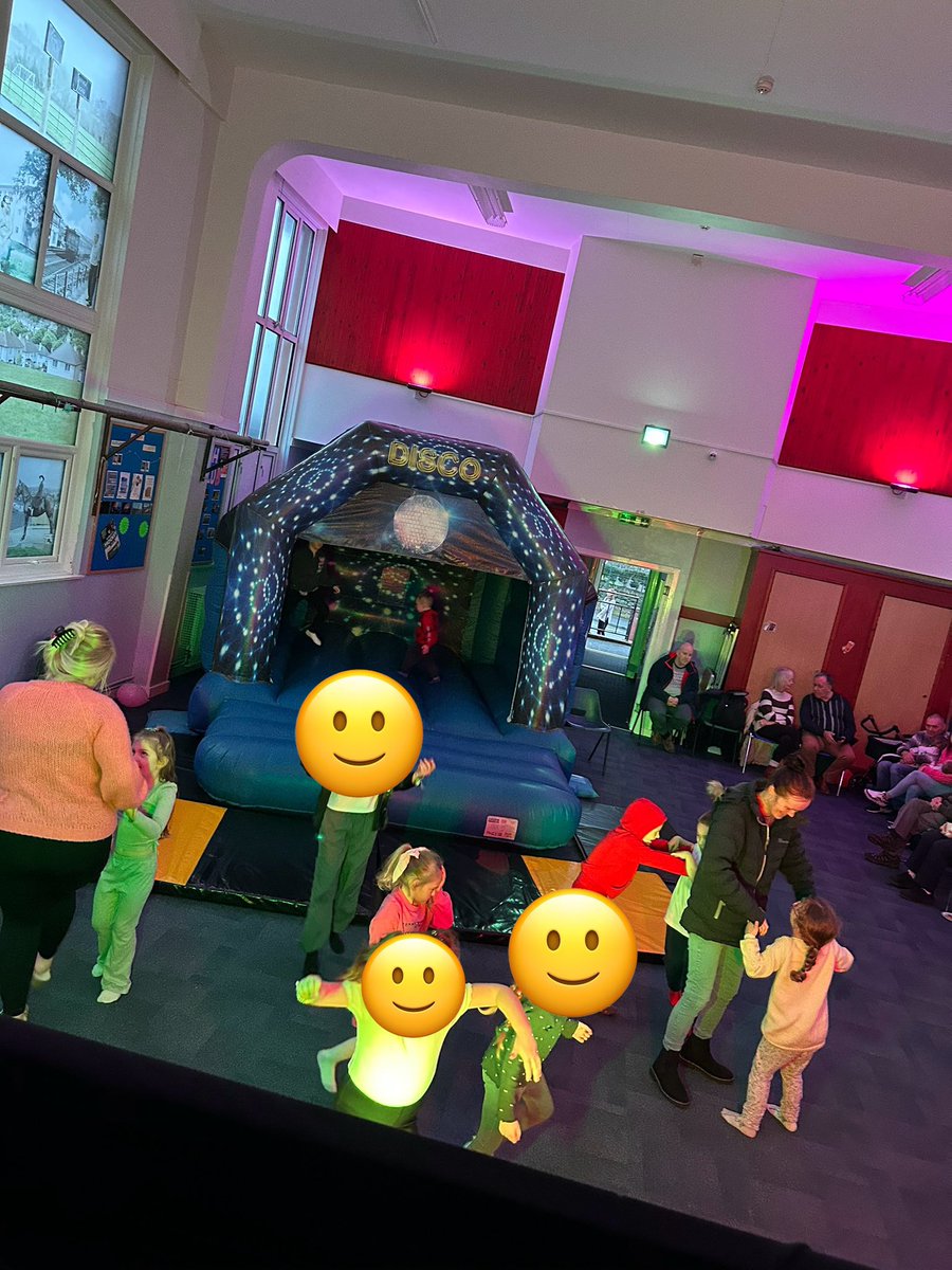 BoogieMobile's tweet photo. Few photos of the kids party’s I did this weekend, even had my bouncy castle out as well with a kids disco package #kidspartys #kidsdisco #theboogiewoogiemobiledisco #entertainment #entertainer https://t.co/Nsv6zOdAHU