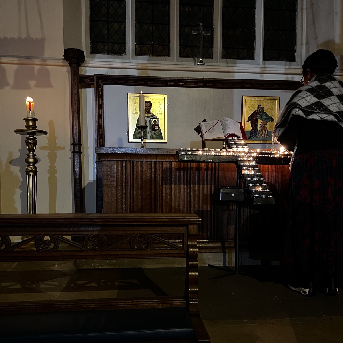 Uplifting service of hope this evening <a href="/StAugustineSW17/">St Augustine’s Church, Tooting</a> after our Epiphany social Lunch. Praying for all who find themselves in darknesses tonight. ‘The light shines in the darkness and the darkness did not overcome it’