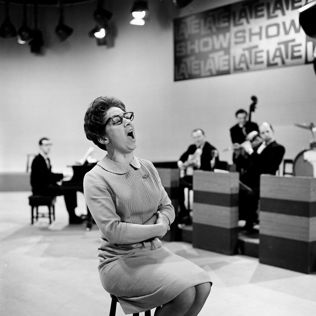 Fiona_Forde_Irl's tweet photo. Missed this one so remembering 'The Incomparable Maureen Potter' born #Onthisday in Fairview #Dublin 100 years ago (03/01/1925) - more @RTEArchives https://t.co/0ZyTqmfRFQ @finnclodagh https://t.co/lpiJN67iXw