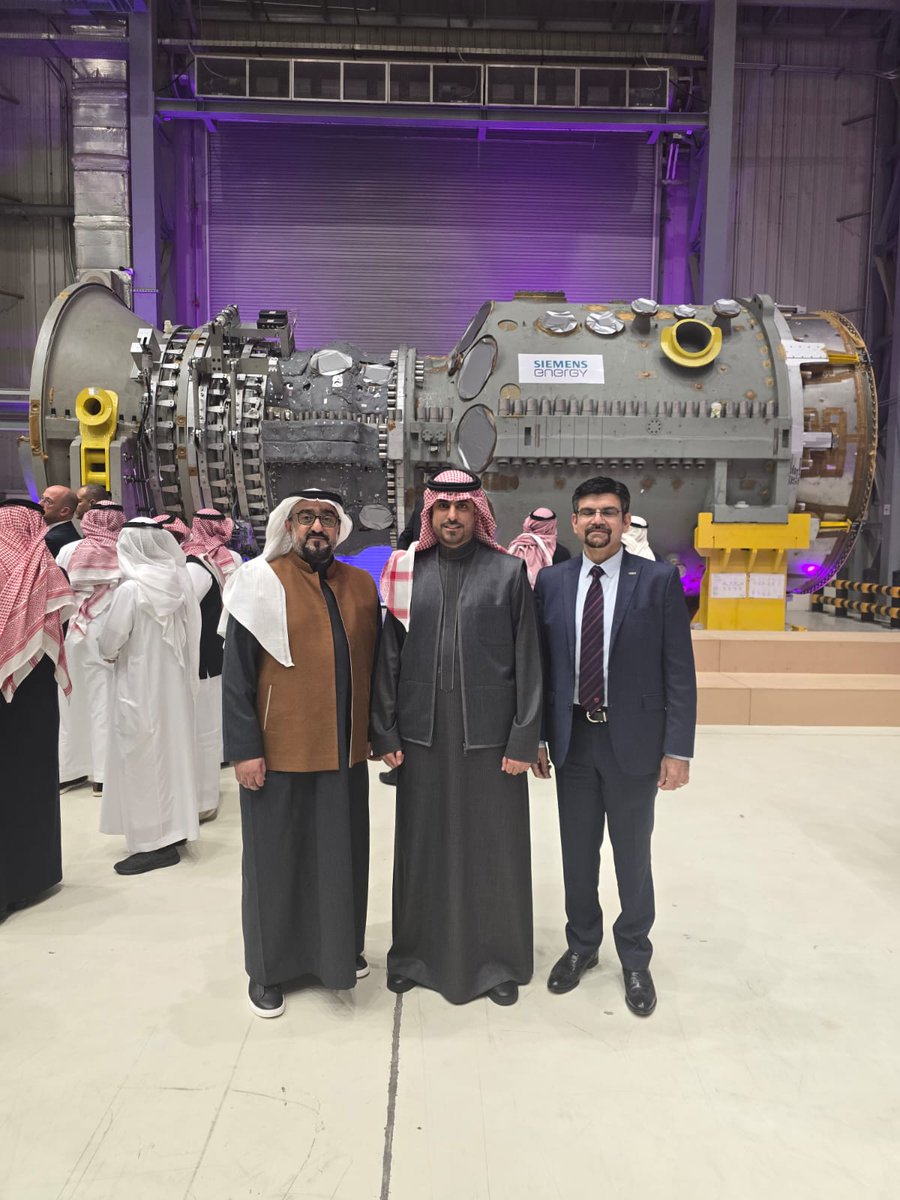 افتتح صاحب السمو الملكي الأمير عبدالعزيز بن سلمان بن عبدالعزيز، وزير الطاقة توسعة مصنع شركة سيمنس للطاقة في مدينة الدمام، والمتخصص في تصنيع توربينات الغاز من طراز (9000HL-Class) التي سيتم استخدامها لمشاريع طيبة-2 والقصيم-2، وحضر هذه المناسبة سعادة رئيس مجلس المديرين إبراهيم